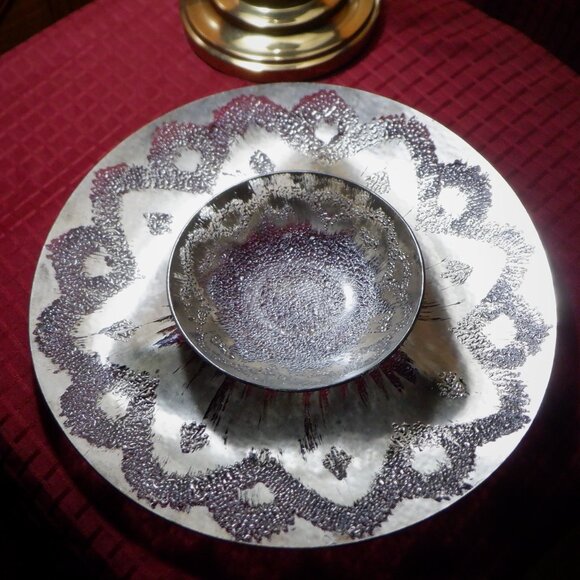 Remarkable SERVING PLATTER / BOWl (sits in the middle) - Picture 1 of 2